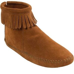 Minnetonka Women's Back-Zipper Bootie. Brown. Suede. Size 7.